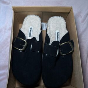 Cushionaire Black Mules with Buckle